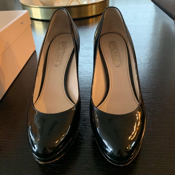 Prada Vernice Black Patent Leather Platform Pumps - Picture 3 of 8